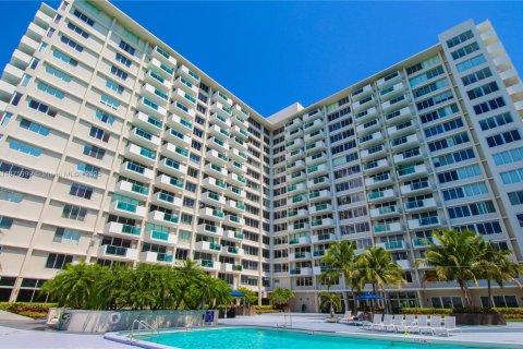 Condo in Miami Beach, Florida  № 1923712 - photo 16