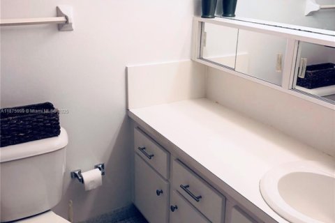 Condo in Miami Beach, Florida  № 1923712 - photo 12