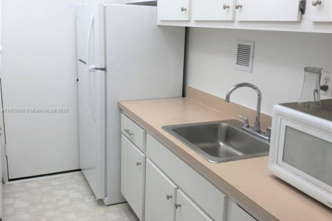 Condo in Miami Beach, Florida  № 1923712 - photo 10