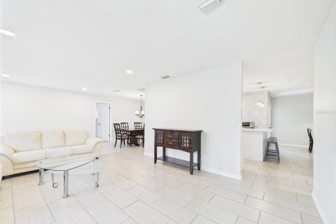 House in Summerfield, Florida 3 bedrooms, 164.99 sq.m. № 1761395 - photo 7