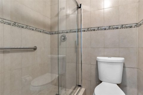 Condo in Hollywood, Florida, 2 bedrooms  № 1868805 - photo 16
