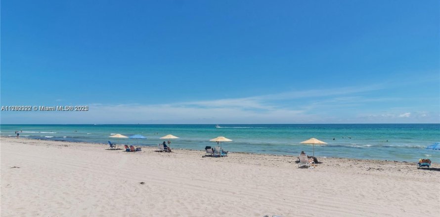 Condo in Hollywood, Florida, 2 bedrooms  № 1868805