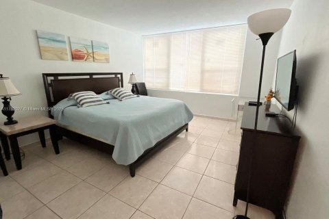 Condo in Hollywood, Florida, 2 bedrooms  № 1868805 - photo 12