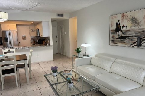 Condo in Hollywood, Florida, 2 bedrooms  № 1868805 - photo 4