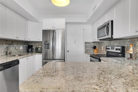 Condo in Hollywood, Florida, 2 bedrooms  № 1868805 - photo 7