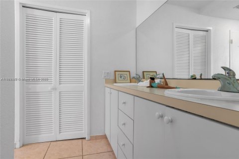 Condo in Hollywood, Florida, 2 bedrooms  № 1868805 - photo 14