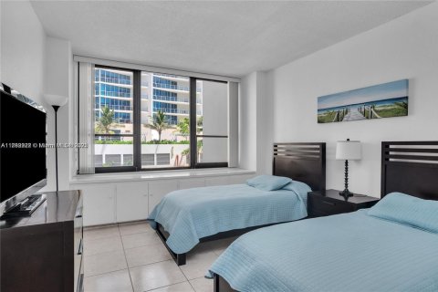 Condo in Hollywood, Florida, 2 bedrooms  № 1868805 - photo 8
