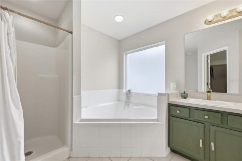 House in Davenport, Florida 5 bedrooms, 207.64 sq.m. № 2210174 - photo 17