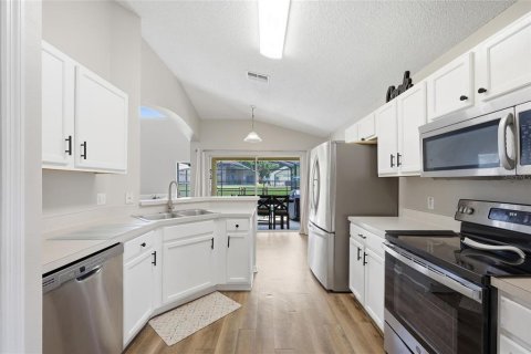 House in Davenport, Florida 5 bedrooms, 207.64 sq.m. № 2210174 - photo 8
