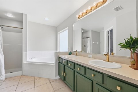 House in Davenport, Florida 5 bedrooms, 207.64 sq.m. № 2210174 - photo 16