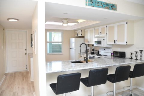 Condo in Punta Gorda, Florida, 2 bedrooms  № 1719219 - photo 5