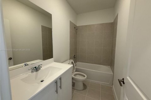 Снять в аренду таунхаус в Флорида-Сити, Флорида 3 спальни, 134.34м2, № 1897524 - фото 15