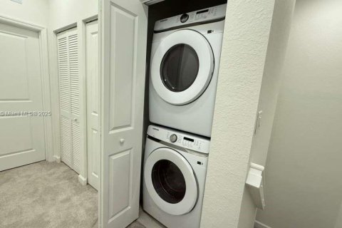 Снять в аренду таунхаус в Флорида-Сити, Флорида 3 спальни, 134.34м2, № 1897524 - фото 20