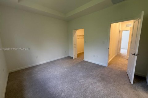 Снять в аренду таунхаус в Флорида-Сити, Флорида 3 спальни, 134.34м2, № 1897524 - фото 10