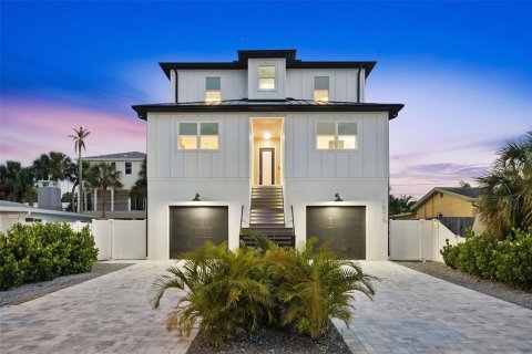 Villa ou maison à Redington Beach, Floride 4 chambres, 264.96 m2 № 2377693