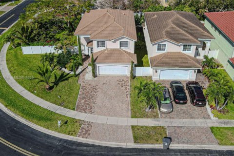 House in West Palm Beach, Florida 4 bedrooms, 213.3 sq.m. № 1696239 - photo 12