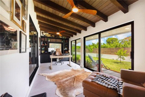 House in Miami, Florida 4 bedrooms, 329.06 sq.m. № 1779402 - photo 23