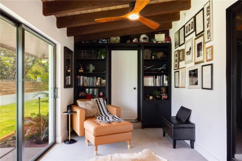 House in Miami, Florida 4 bedrooms, 329.06 sq.m. № 1779402 - photo 24