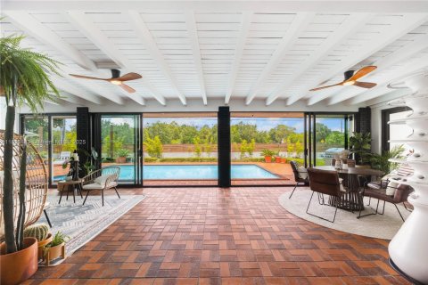 House in Miami, Florida 4 bedrooms, 329.06 sq.m. № 1779402 - photo 20