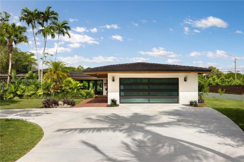 House in Miami, Florida 4 bedrooms, 329.06 sq.m. № 1779402 - photo 3