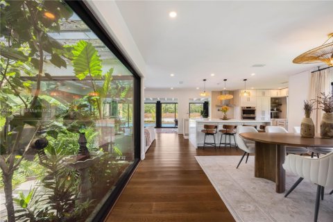 House in Miami, Florida 4 bedrooms, 329.06 sq.m. № 1779402 - photo 9