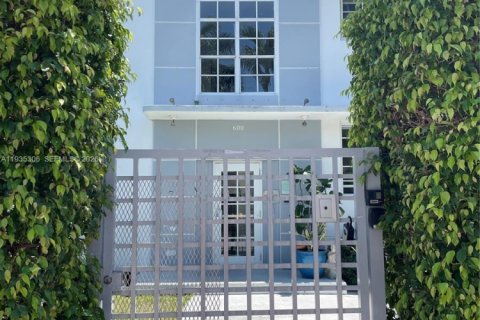 Condo à Miami Beach, Floride, 2 chambres  № 2152544