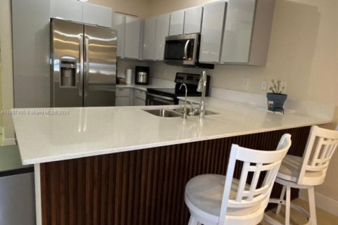 Condominio en alquiler en Davie, Florida, 3 dormitorios, 102.47 m2 № 1949794 - foto 2