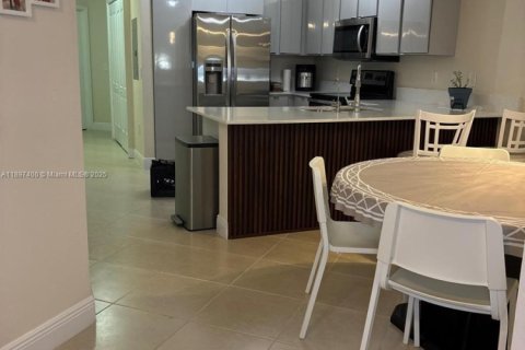 Condominio en alquiler en Davie, Florida, 3 dormitorios, 102.47 m2 № 1949794 - foto 1