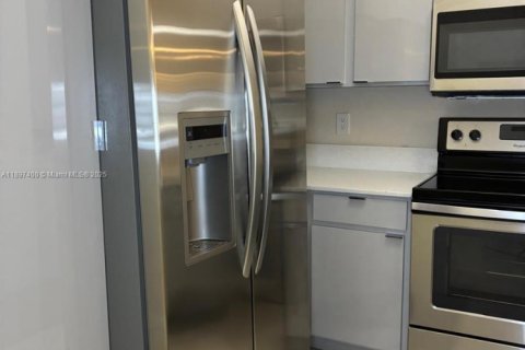 Condominio en alquiler en Davie, Florida, 3 dormitorios, 102.47 m2 № 1949794 - foto 3