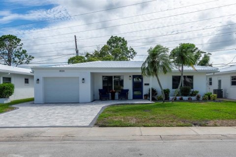Casa en Pinellas Park, Florida 2 dormitorios, 108.23 m2 № 2220412