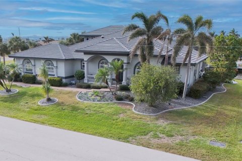Villa ou maison à vendre à Punta Gorda, Floride: 3 chambres, 326.37 m2 № 1541878 - photo 8