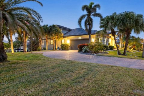 Villa ou maison à vendre à Punta Gorda, Floride: 3 chambres, 326.37 m2 № 1541878 - photo 6