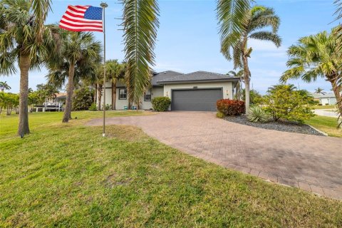 Villa ou maison à vendre à Punta Gorda, Floride: 3 chambres, 326.37 m2 № 1541878 - photo 13
