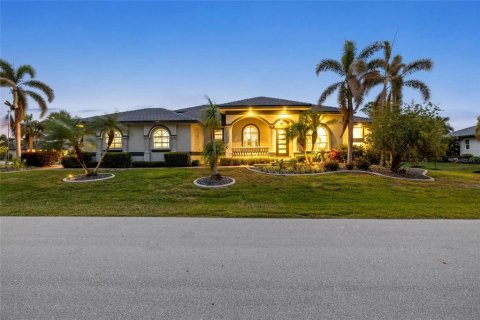 Villa ou maison à vendre à Punta Gorda, Floride: 3 chambres, 326.37 m2 № 1541878 - photo 7