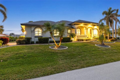 Villa ou maison à vendre à Punta Gorda, Floride: 3 chambres, 326.37 m2 № 1541878 - photo 2