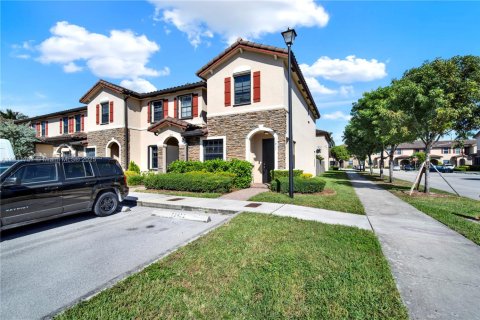 Touwnhouse à vendre à Homestead, Floride: 3 chambres, 141.58 m2 № 1966801 - photo 2