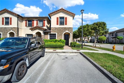 Touwnhouse à vendre à Homestead, Floride: 3 chambres, 141.58 m2 № 1966801 - photo 1