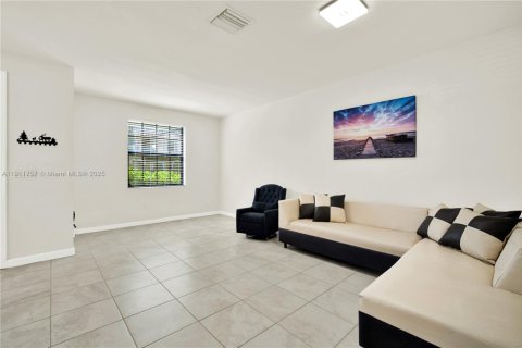 Touwnhouse à vendre à Homestead, Floride: 3 chambres, 141.58 m2 № 1966801 - photo 11