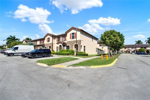Touwnhouse à vendre à Homestead, Floride: 3 chambres, 141.58 m2 № 1966801 - photo 4
