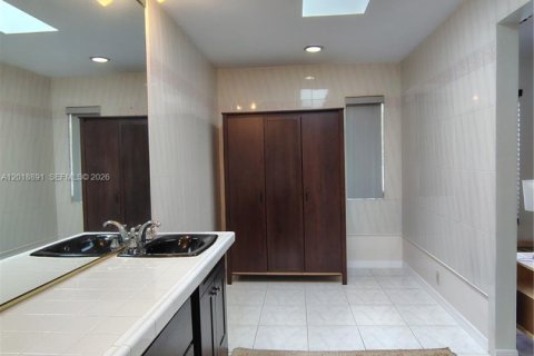 Villa ou maison à louer à Miami, Floride: 1 chambre, 55.74 m2 № 2182236 - photo 10
