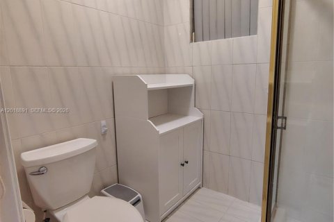 Villa ou maison à louer à Miami, Floride: 1 chambre, 55.74 m2 № 2182236 - photo 9