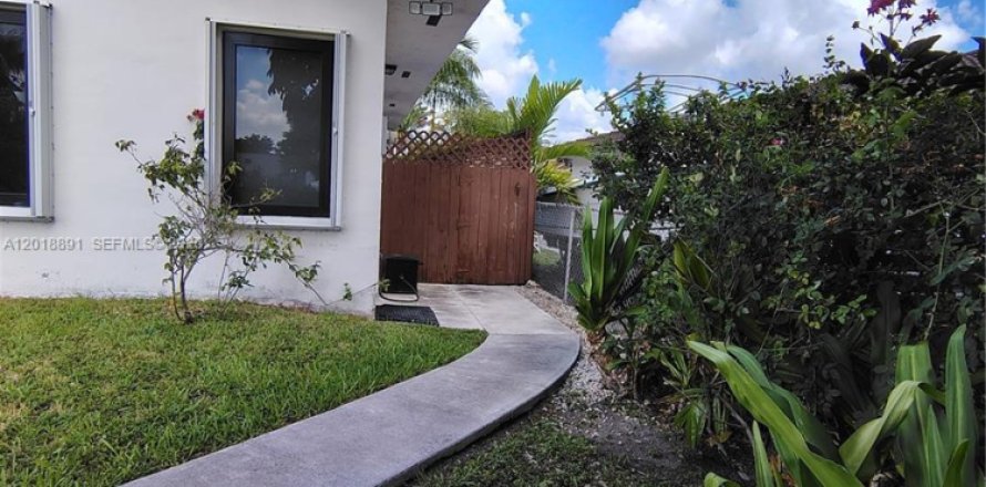 Villa ou maison à Miami, Floride 1 chambre, 55.74 m2 № 2182236