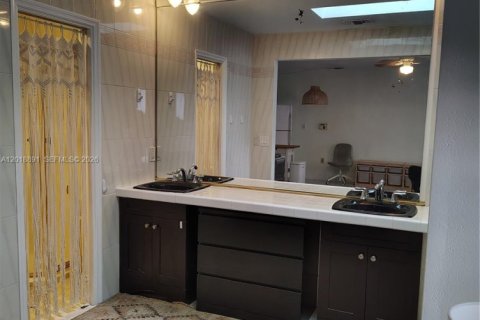 Villa ou maison à louer à Miami, Floride: 1 chambre, 55.74 m2 № 2182236 - photo 22