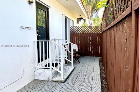 Villa ou maison à louer à Miami, Floride: 1 chambre, 55.74 m2 № 2182236 - photo 2