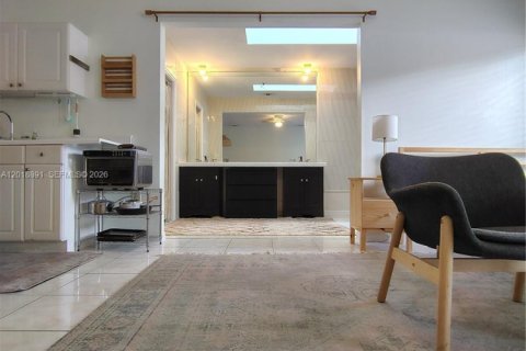 Villa ou maison à louer à Miami, Floride: 1 chambre, 55.74 m2 № 2182236 - photo 15