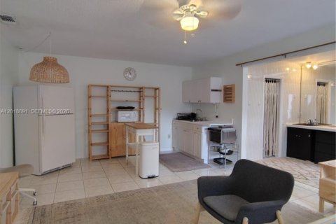 Villa ou maison à louer à Miami, Floride: 1 chambre, 55.74 m2 № 2182236 - photo 11