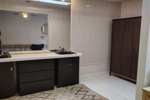 Villa ou maison à louer à Miami, Floride: 1 chambre, 55.74 m2 № 2182236 - photo 23