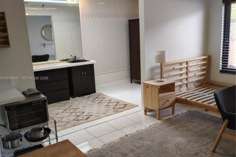 Villa ou maison à louer à Miami, Floride: 1 chambre, 55.74 m2 № 2182236 - photo 16