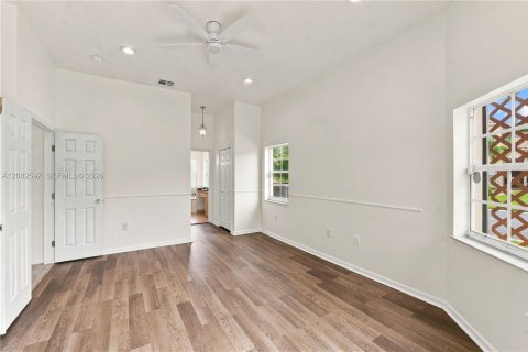 House in Coral Springs, Florida 4 bedrooms, 229.65 sq.m. № 2357213 - photo 16