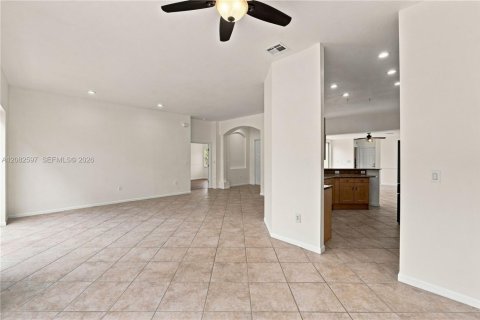 House in Coral Springs, Florida 4 bedrooms, 229.65 sq.m. № 2357213 - photo 12